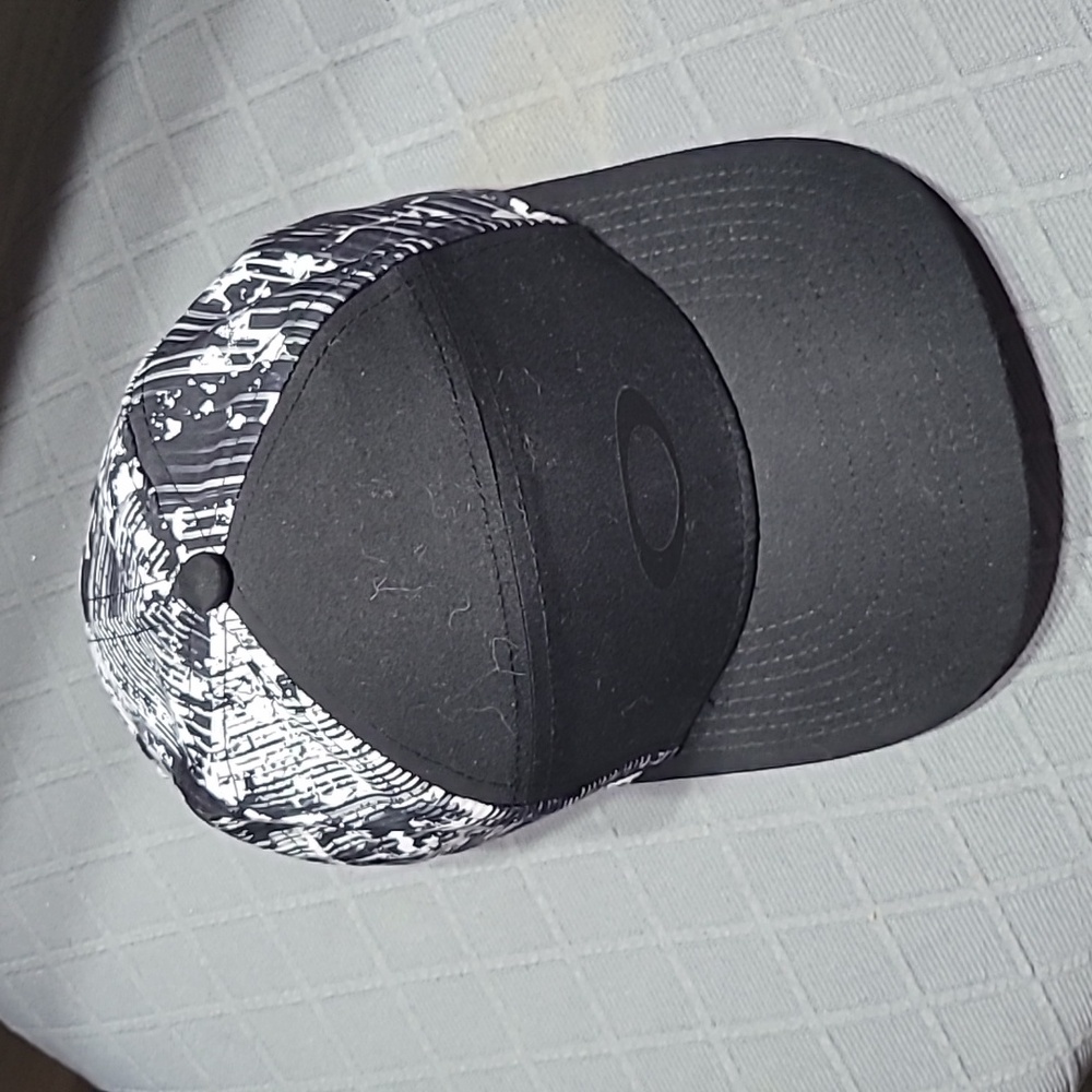 Oakley Women's Shade Me Hat NWOT - Picture 1 of 6